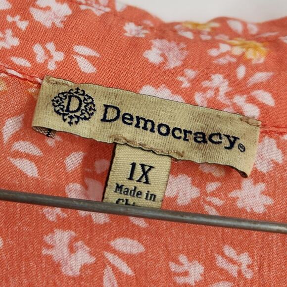 Democracy Floral Short Sleeve Button Down Top Womens Size 1X - Picture 3 of 3